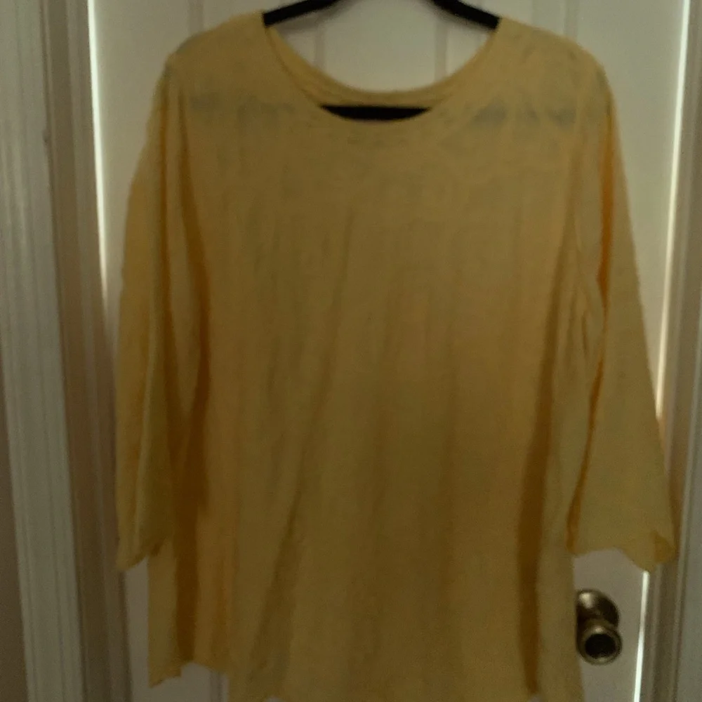 CHICOS SCALLOPED TOP - Picture 2 of 8